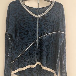 Kokun sweater size Small